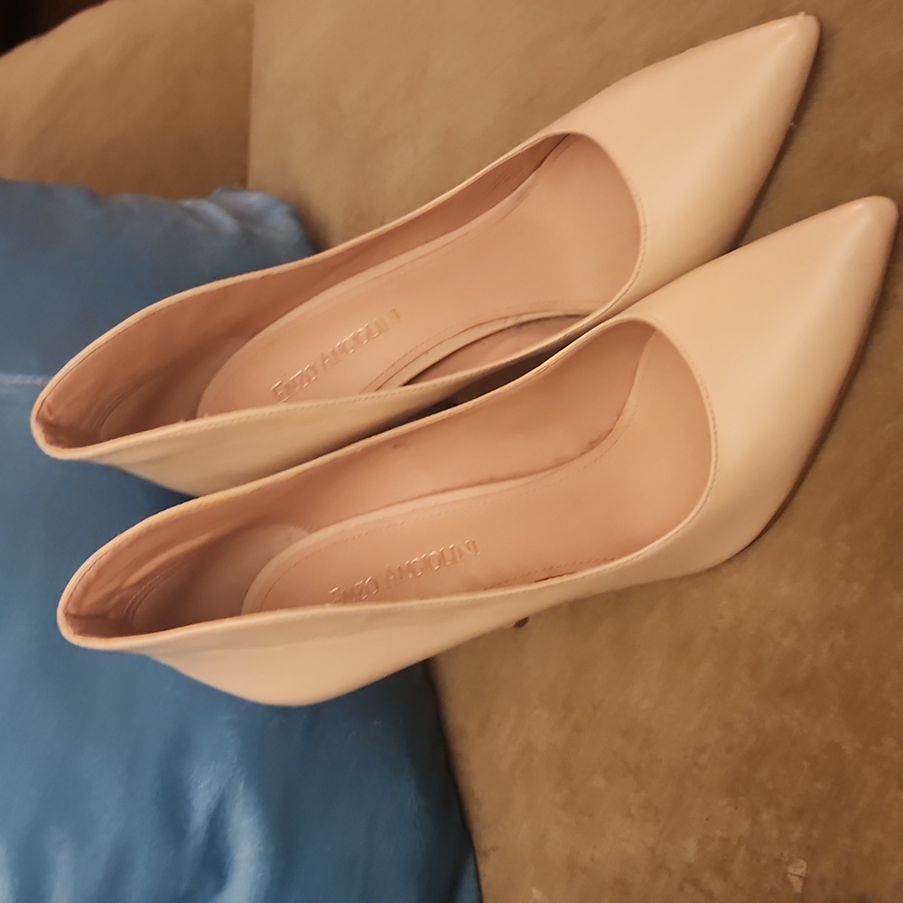 Enzo Angiolini Leather Cream 4 inch heel pumps Size 8.5”